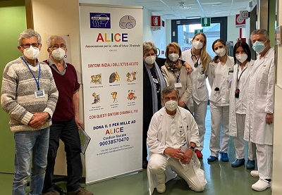Nella foto allegata i Volontari di ALICE al centro dottor Volpi e l'équipe medico infermieristica di neurologia