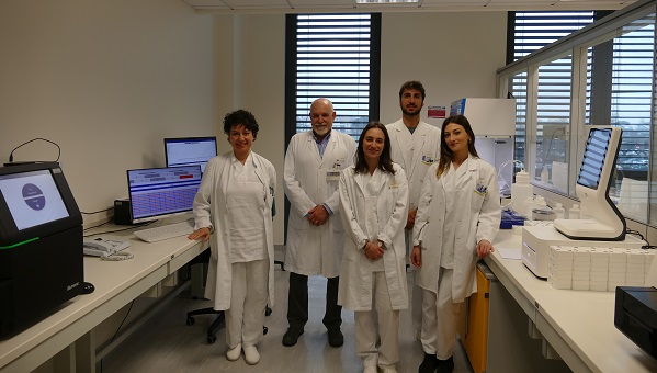 il team di Patologia Molecolare Oncologica: da sx Silvia Bessi, Mauro Biancalani , Martina Bonechi (Biologo), Luciano Di Gangi e Ester Marmora (tecnici di laboratorio)