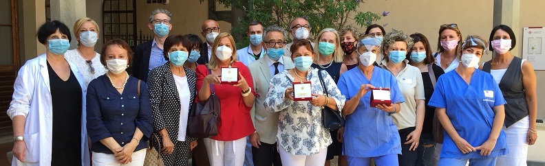 Nella foto il personale presente all'Ospedale Santa Maria Nuova 