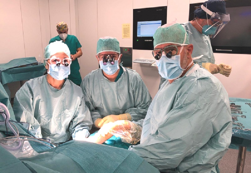 foto del team professionale che ha eseguito l'intervento chirurgico al Santa Maria Nuova